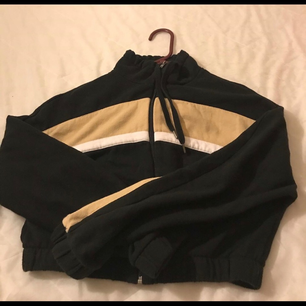 Hollister crop jacket 🧥